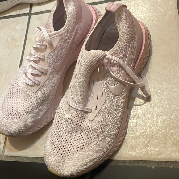 Nike Epic React light pink shoes - Picture 6 of 6